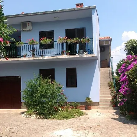 Lägenhet In Villa, Big Garden, Private Pool, Close To And Town