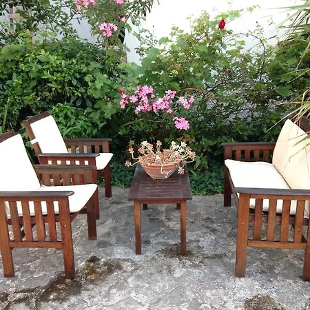 In Villa, Big Garden, Private Pool, Close To And Town Lägenhet *