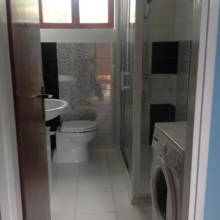 شقة In Villa, Big Garden, Private Pool, Close To And Town *