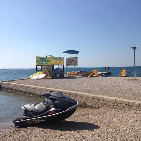 In Villa, Big Garden, Private Pool, Close To And Town Appartement