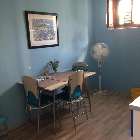 In Villa, Big Garden, Private Pool, Close To And Town Lägenhet *